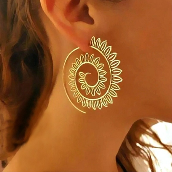 "Nirvana" Bohemian Floral Leaf Floral Hoop Earring - Picture 6 of 6